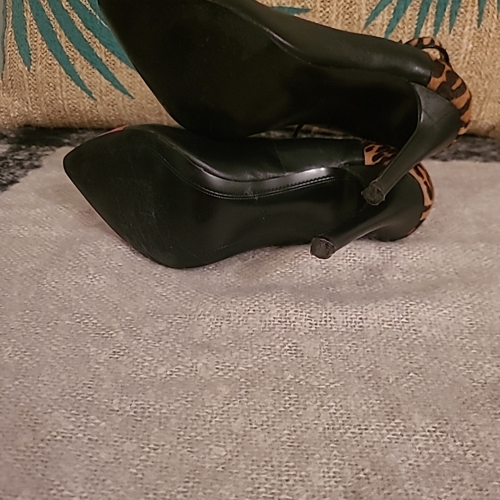 Kelsi Dagger Black Leather Red Tip Animal Hair Pumps  Size 6.5 - Picture 6 of 6